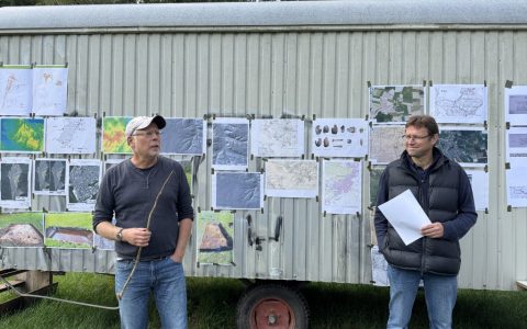 Hensch und Thomann an der Grabungsstätte