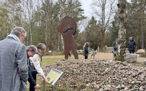 Im Ausstellungsgelände - Neue Schilder, alter Riese -c-Museumsdorf-Hösseringen