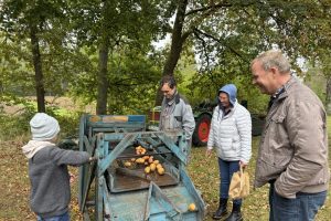 Joshua aus Becklingen bei Celle lässt den Rüttler ordentlich rütteln