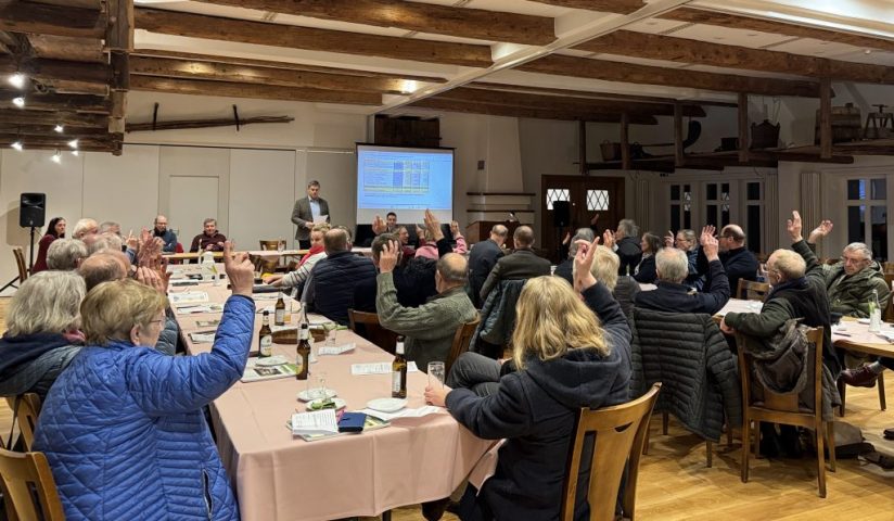 MV, einstimmige Entlastung Vorstand,vorne Hillmer_c_museumsdorf-hoesseringen