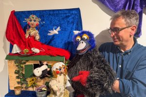 herbert-lange-leitet-handpuppenworkshop-für-erwachsene-am-29-august-II-c-museumsdorf-hoesseringen