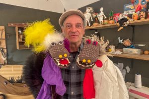 martin-leßmann-leitet-handpuppenworkshop-für-kinder-am-14-juli-c-museumsdorf-hoesseringen